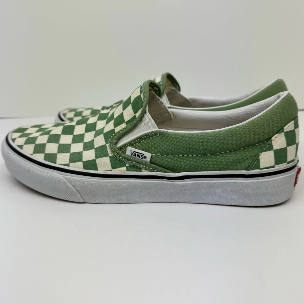 Vans Unisex Classic Slip-On’s. Green/ white. Men’s size 8.5, women’s size 10.